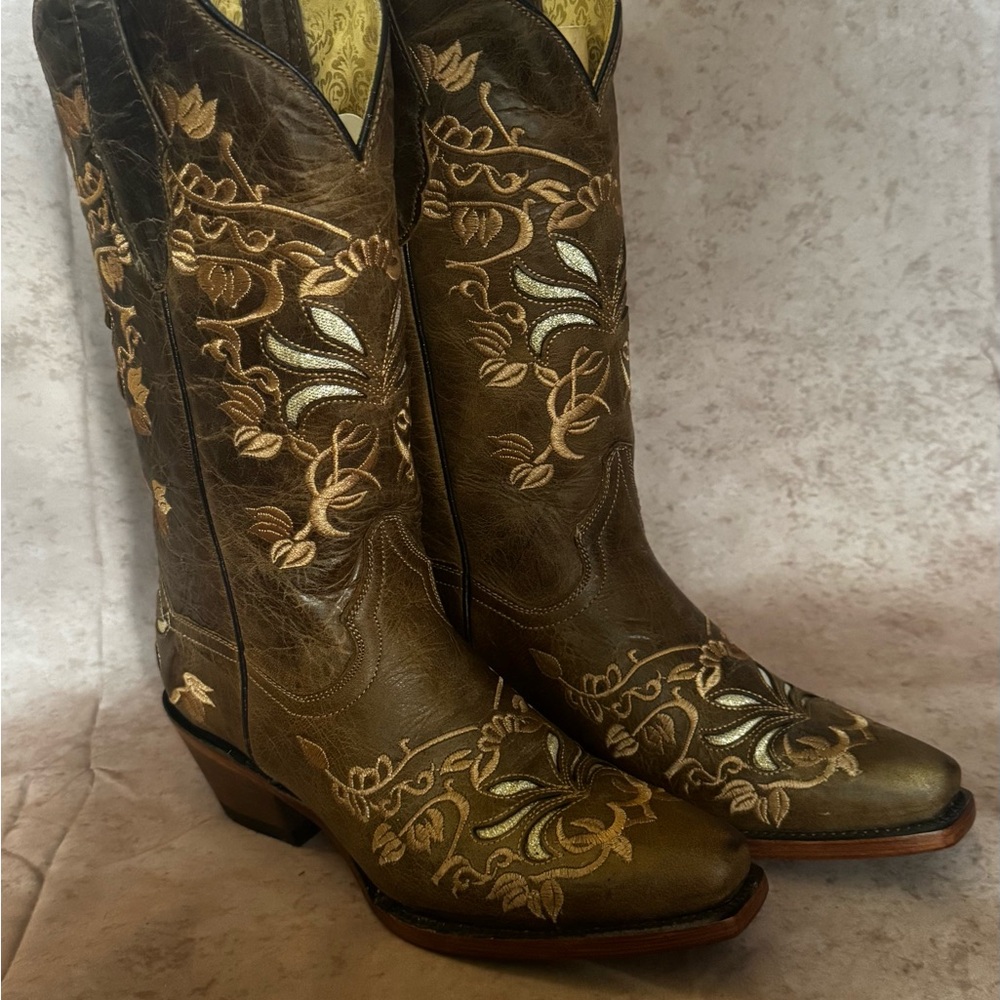 Rock’Em Embroidered Western Boots